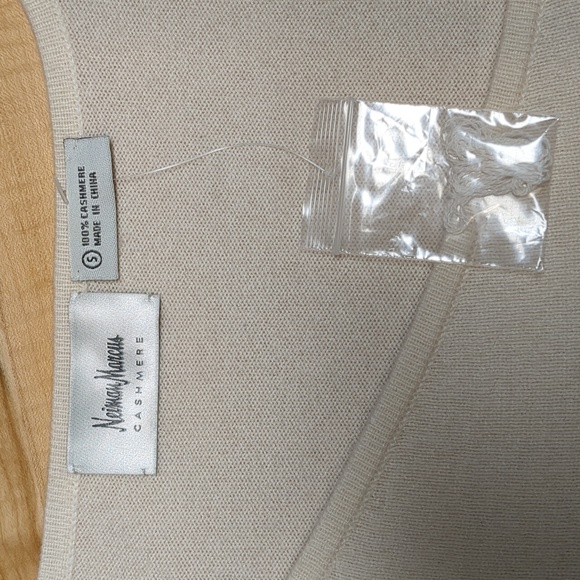 NWOT Neiman Marcus cashmere sweater size small - Picture 5 of 5